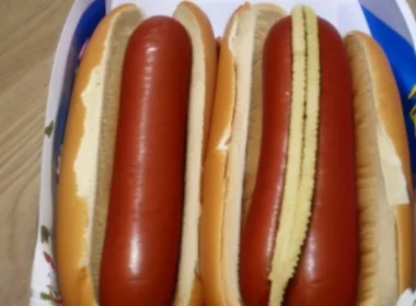 Ile kcal ma hot dog z żabki?