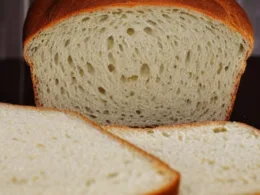 Ile kcal ma kromka chleba pszennego?
