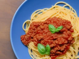 Ile kcal ma spaghetti bolognese?